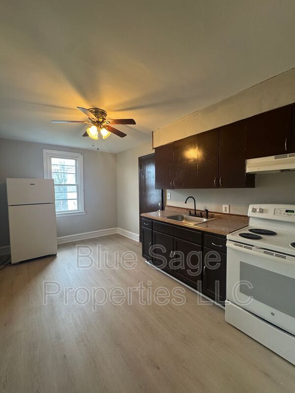 Foto del edificio - 621 W 7th St