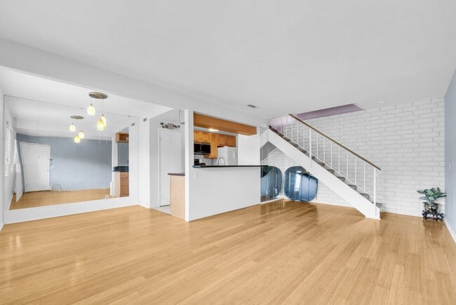 Building Photo - 1085 Sierra Madre Ave