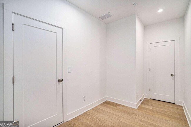 Foto del edificio - 1833 Gotham Ln NE