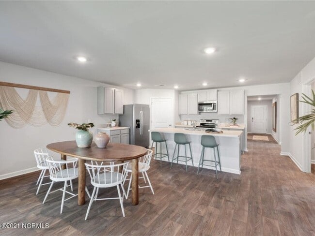 Building Photo - 5 Bedroom Home in Leland!