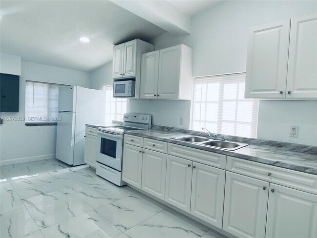 Foto del edificio - 3100 NW 86th St