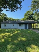 Building Photo - 2857 Lakeland Dr