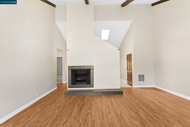 Foto del edificio - 2075 Ascot Dr