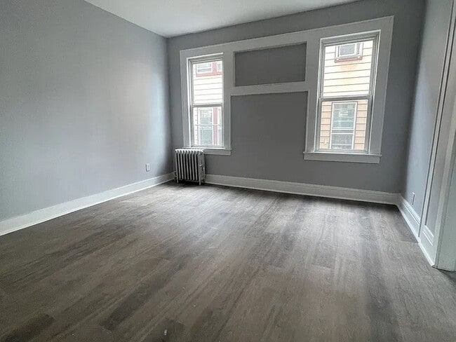 Building Photo - 118 Vreeland Ave