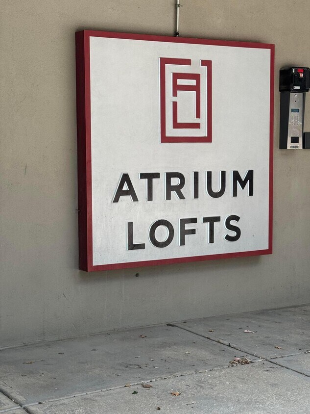 Foto principal - 106 N High St