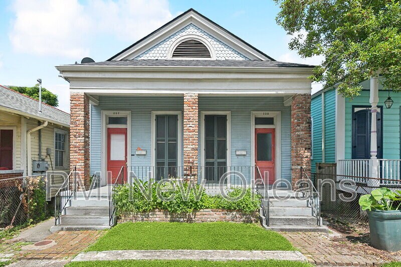 Primary Photo - 335 Pacific Ave