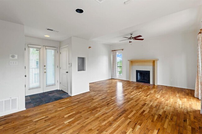 Foto del edificio - 409 E 38th St