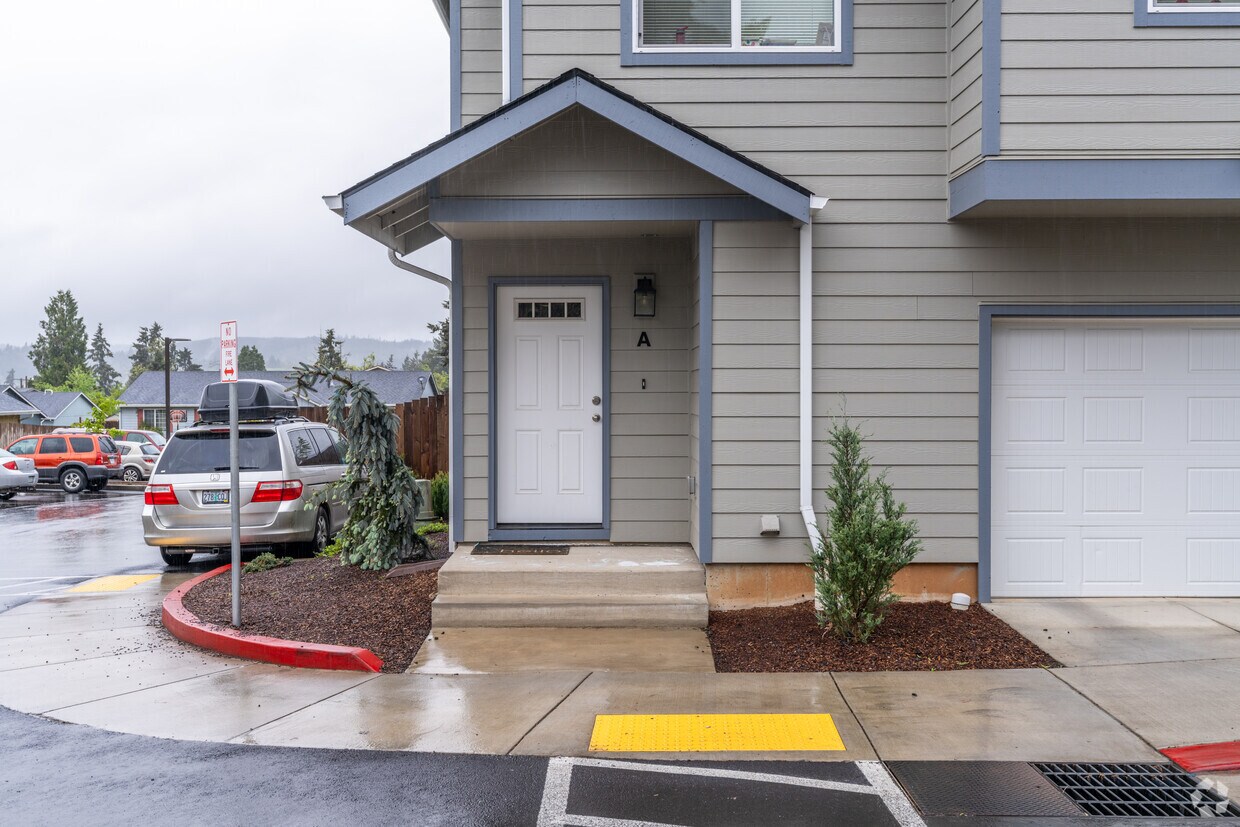 Entrada - Lindsay Townhomes