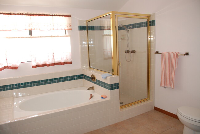 Building Photo - 1648 Shadow Oaks Pl