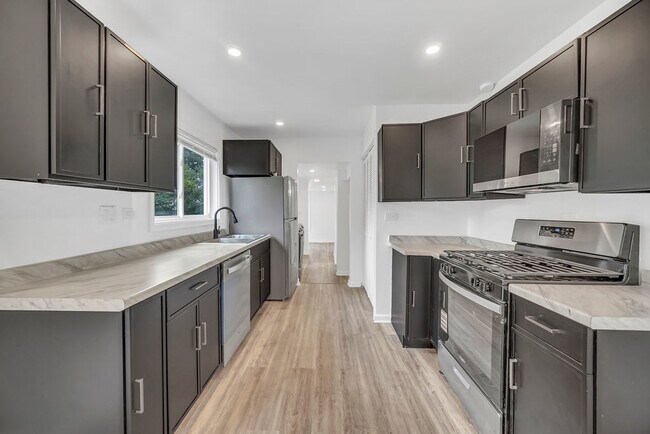 Foto del edificio - 37544 Columbus Ave