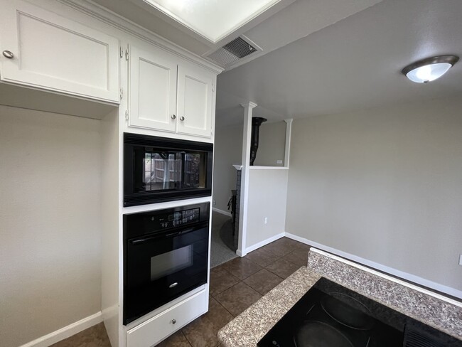 Building Photo - 2132 Dover Way