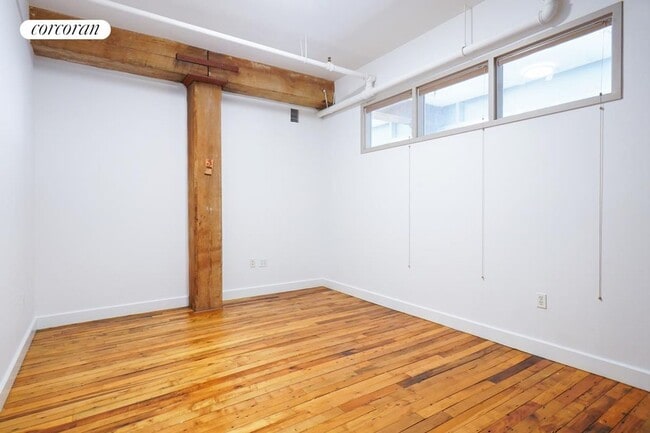 Building Photo - 275 Conover St
