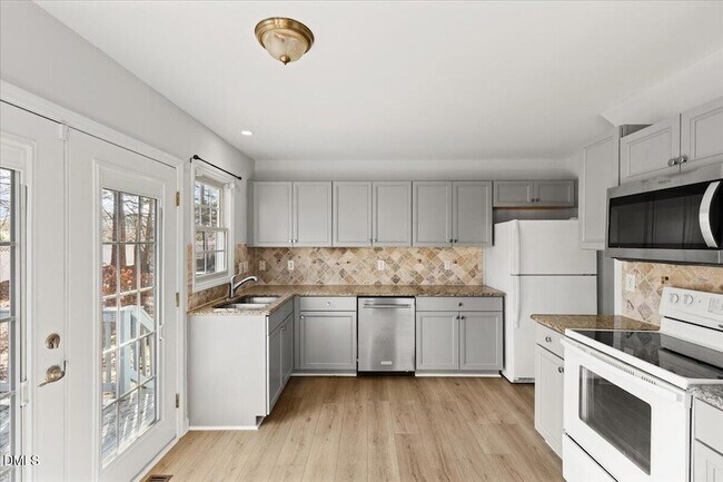 Foto del edificio - 102 Mint Hill Dr