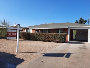 Building Photo - 2408 W Weldon Ave
