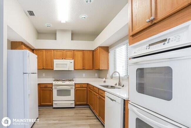 Building Photo - 3417 PINE TOP DR, VALRICO, FL 33594