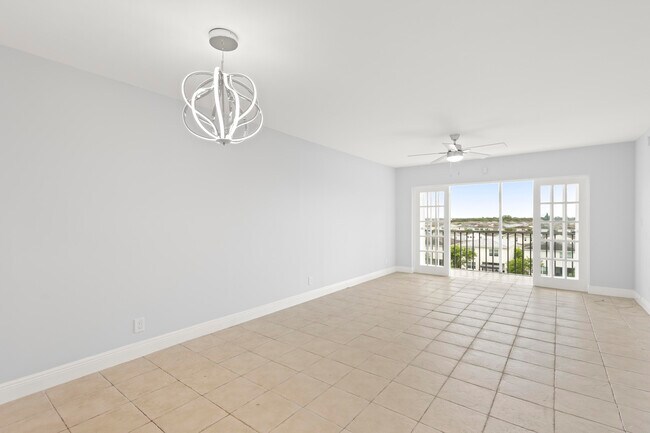 Building Photo - 1101 Crystal Lake Dr