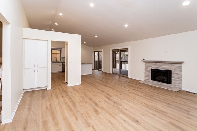 Building Photo - Spacious & Bright Broadmoor Townhome with Covered Deck!