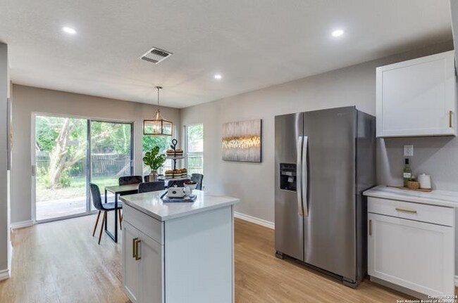 Building Photo - 9574 Autumn Shade