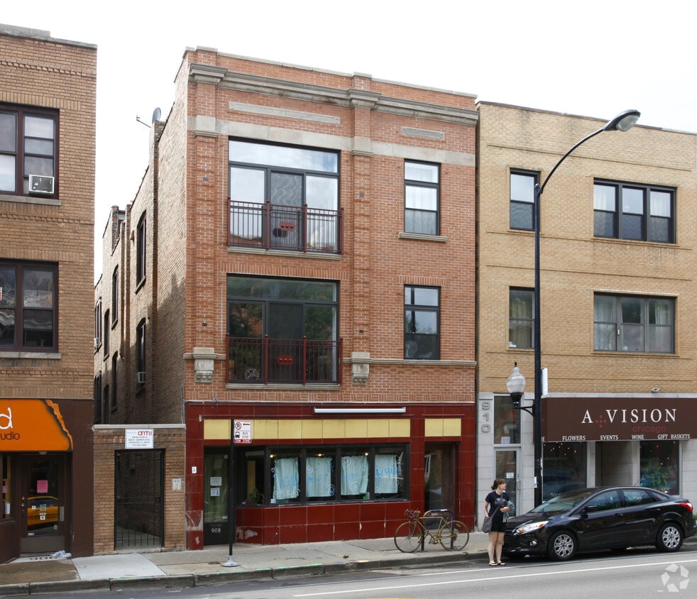 Primary Photo - 908 N Damen Ave