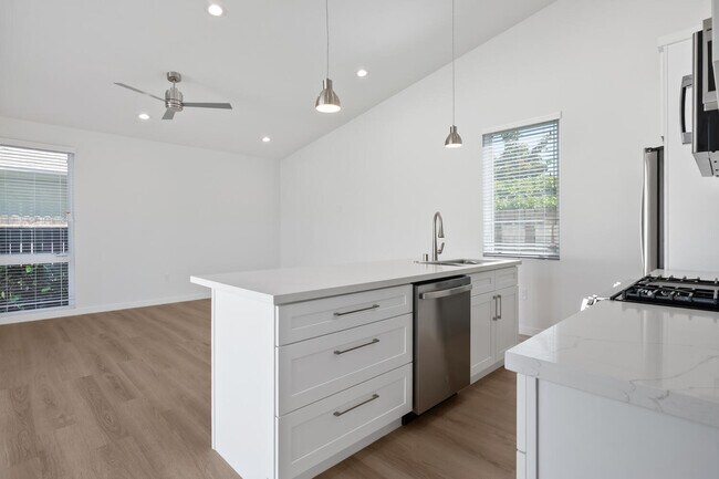 Foto del edificio - 15912 Vose St