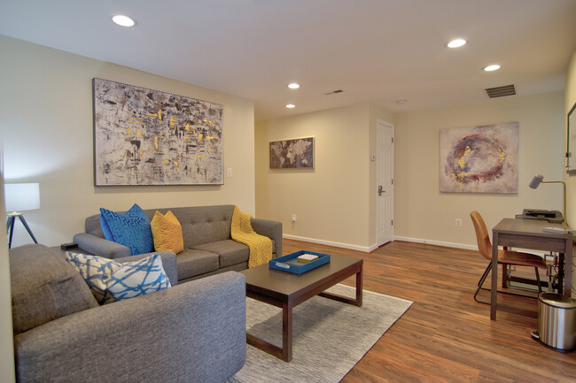 Foto del edificio - 2050 South Glebe Road Unit A