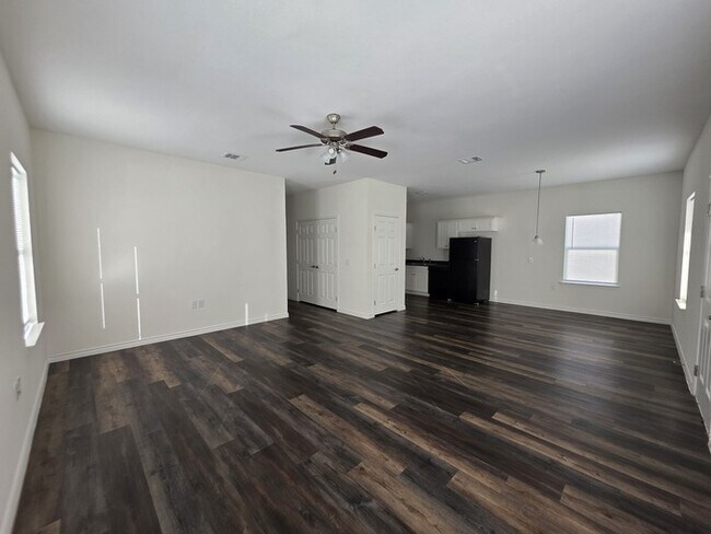 Foto del edificio - 6306 Red Oak Dr