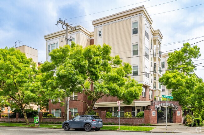 Building Photo - 530 4th Ave W
