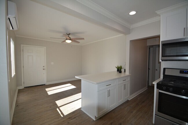 Building Photo - Beautiful 1 bedroom 1 bath Spanish Style Home
