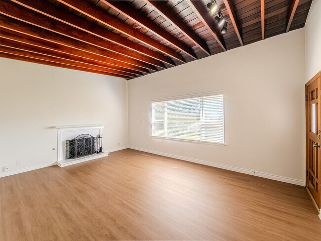 Foto del edificio - Charming 2-Bedroom Retreat in La Crescenta – Available Now!