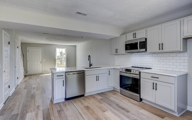 Foto del edificio - 606 Newhall Dr