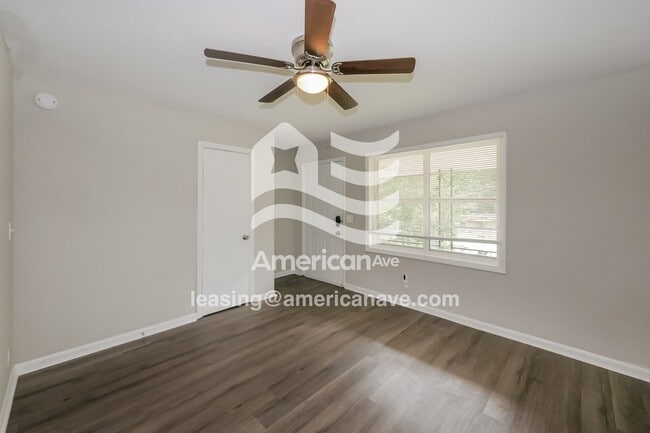 Foto del edificio - 5631 Mill Branch Rd