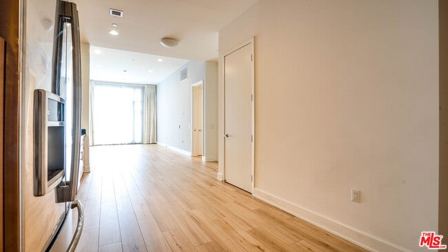 Foto del edificio - 3223 W 6th St