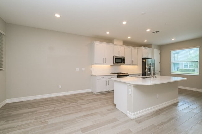 Building Photo - 4639 Almada Ln