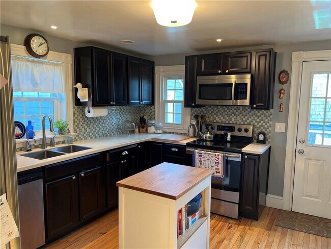 Building Photo - 7 King Rd