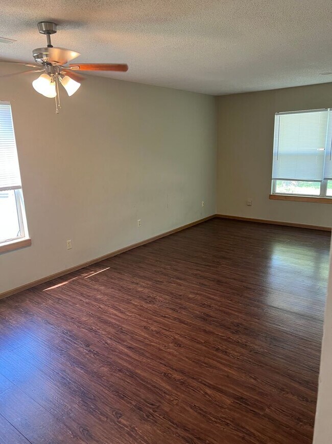 Foto del edificio - 630-632 W. Country Squire Ct.