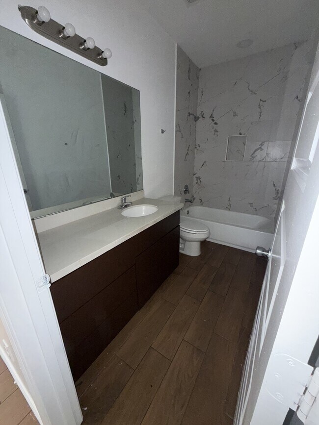 Foto del edificio - 4813 N Cypress St