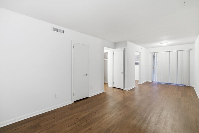 Interior Photo - Cliff Terrace