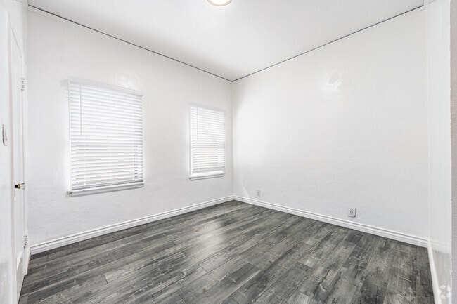1BR, 1BA - 700SF - Bedroom - Chateau Lily - Chateau Lily LLC
