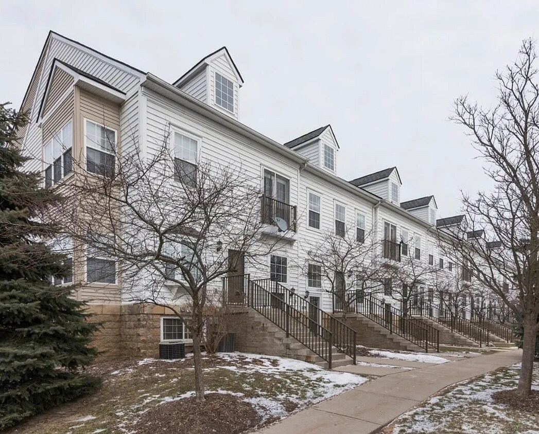 Primary Photo - 1 Month Free rent! Awesome 3 Bedroom Medic...