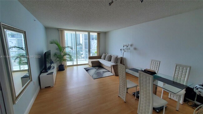 Building Photo - 1155 Brickell Bay Dr