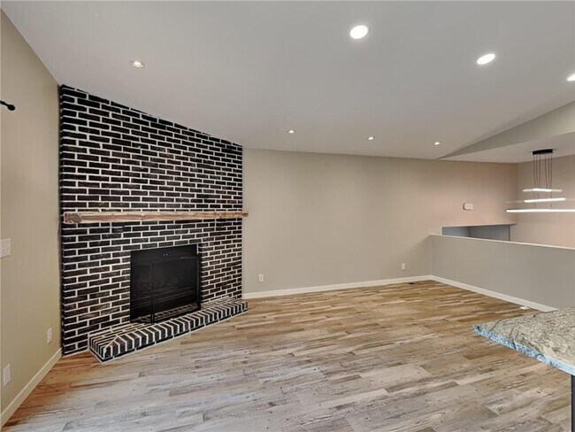 Foto del edificio - 14150 Rolling Oaks Cir NE