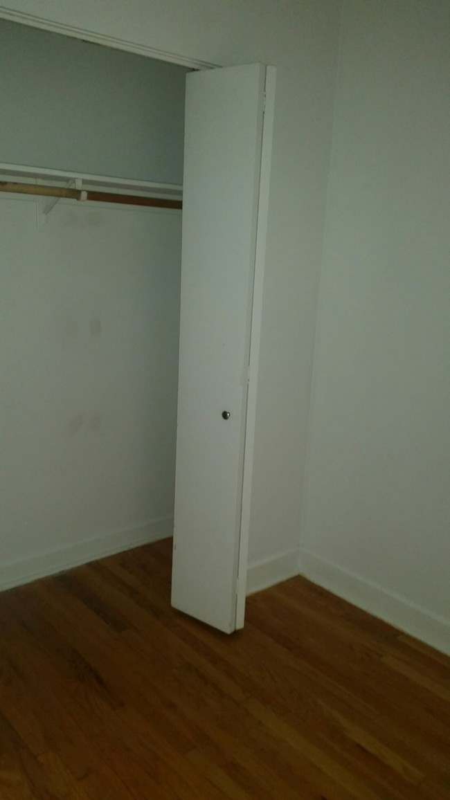Building Photo - 1329 W Estes Ave