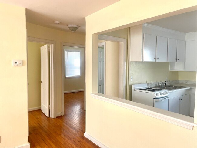 Foto del edificio - Sunny and Charming Beach Apartment For Rent!