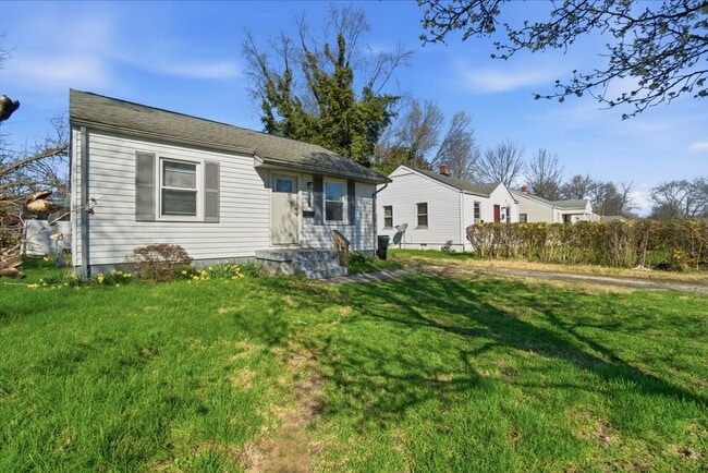 Building Photo - 1008 S 45th St