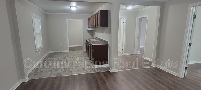 Building Photo - 1426 Beechwood Dr