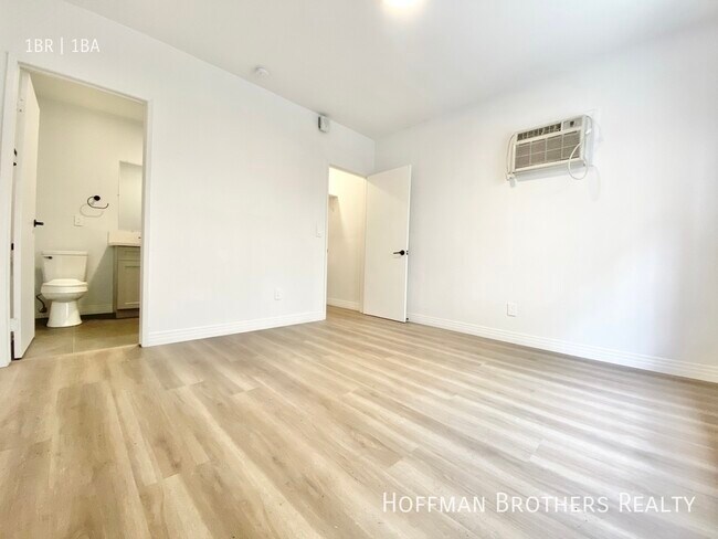 Foto del edificio - 1242 Bronson Ave