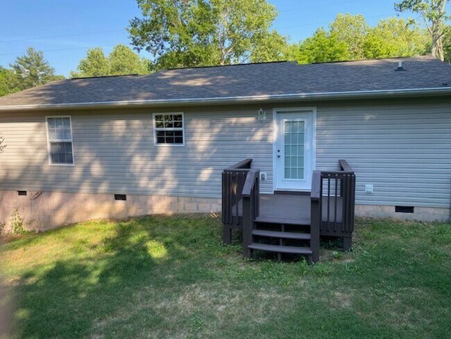 Building Photo - Knoxville, 3 bedroom home with fenced yard