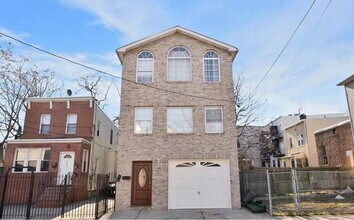 Building Photo - 28 Van Cleef St