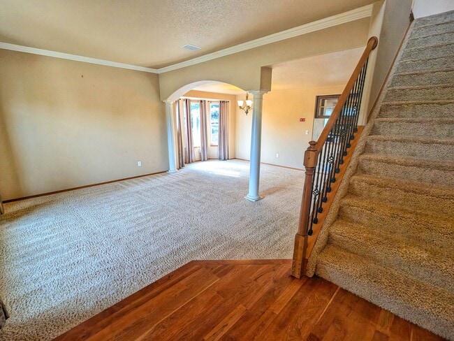 Building Photo - Gorgeous 5b 3b Single Family Home w/ a View