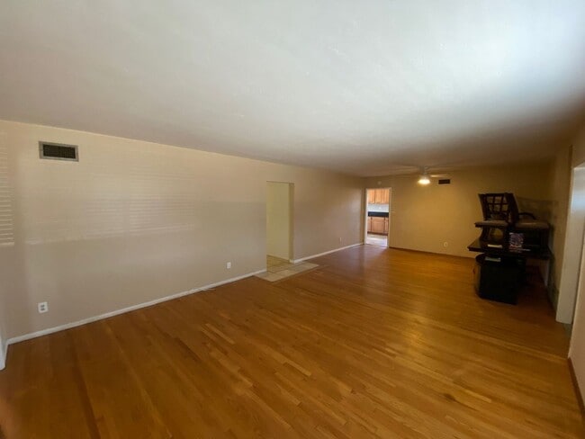 Building Photo - 5616 Dorothy Way